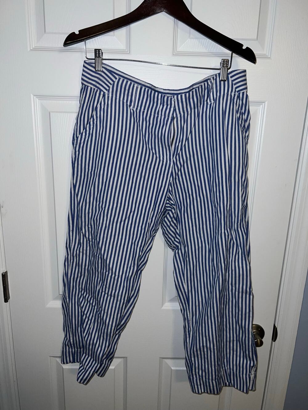 Vineyard Vines Fine Striped blue and white croped trousers size 12